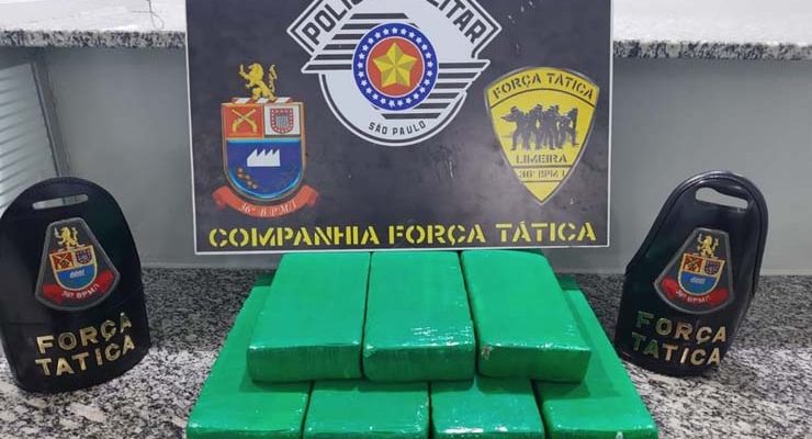 Tijolos de maconha apreendidos com trio em Limeira — Foto: Divulgação/Polícia Militar.