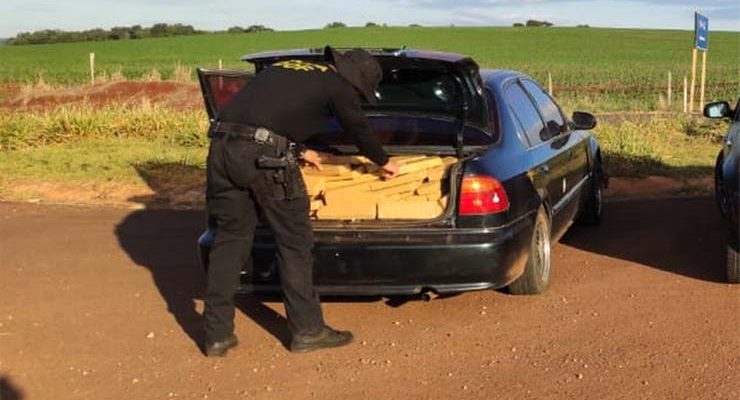 Veículo com mais de 300 kg de maconha foi apreendido em Maracaju (MS) — Foto: DOF/Divulgação.