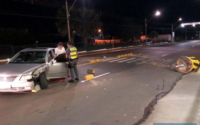 Comerciante bateu forte contra tubo de concreto que separa os dois sentidos da Av. Guanabara, em frente do supermercado ‘Atacadão’. DIVULGAÇÃO/Whats App