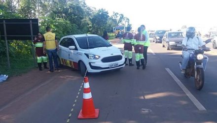 Colisão foi no acostamento; ciclista morreu no local — Foto: Osvaldo Nóbrega/TV Morena.