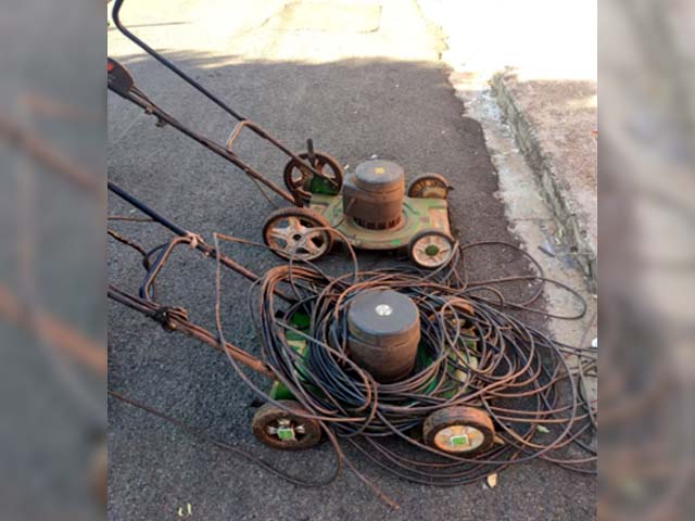 Foram recuperados e devolvidos ao proprietário dois aparadores elétricos de poder grama. Fotos: DIVULGAÇÃO/PM