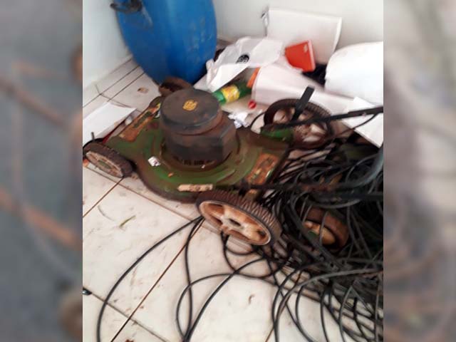 Foram recuperados e devolvidos ao proprietário dois aparadores elétricos de poder grama. Fotos: DIVULGAÇÃO/PM