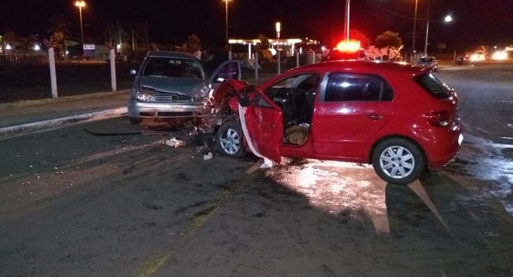 Acidente entre dois carros que provocou a morte de uma mulher nesta terça-feira em Maracaju — Foto: Polícia Civil/Divulgação.