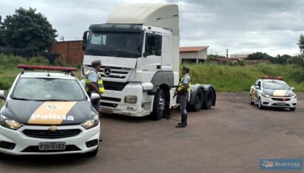 Carreta roubada próximo de Andradina foi localizada em Presidente Venceslau. Foto: Polícia Militar Rodoviária