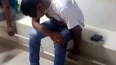 J. L. B. S., o “Boião”, de 19 anos, residente na Vila Mineira, foi um dos capturados pela Polícia Militar por força de Mandado de Prisão. Foto: MANOEL MESSIAS/Agência