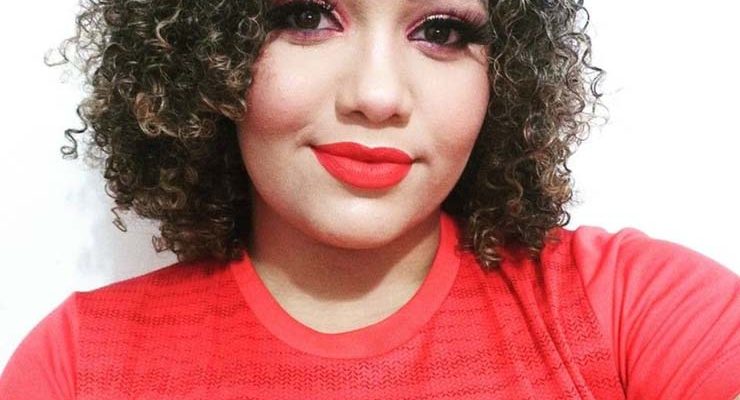 Aline Gomes Sousa, de 20 anos, foi morta pelo ex no estacionamento de um condomínio fechado em Cuiabá — Foto: Facebook/Reprodução.