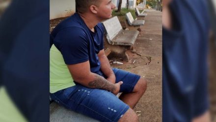 O serviços gerais R. C. P., de 18 anos, residente no bairro Benfica, foi preso acusado de posse ilegal de arma de fogo. Foto: MANEL MESSIAS/Agência