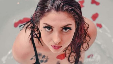 Beatriz, de 20 anos, começou a fazer shows eróticos pela internet após a quarentena em Campinas (SP) — Foto: Arquivo pessoal.