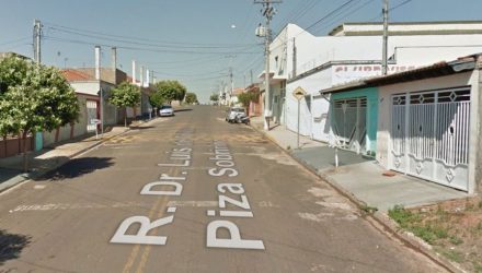 Jovem foi encontrado caído na rua na rua Dr. Luiz de Toledo Piza Sobrinho (Foto: Reprodução Google)
