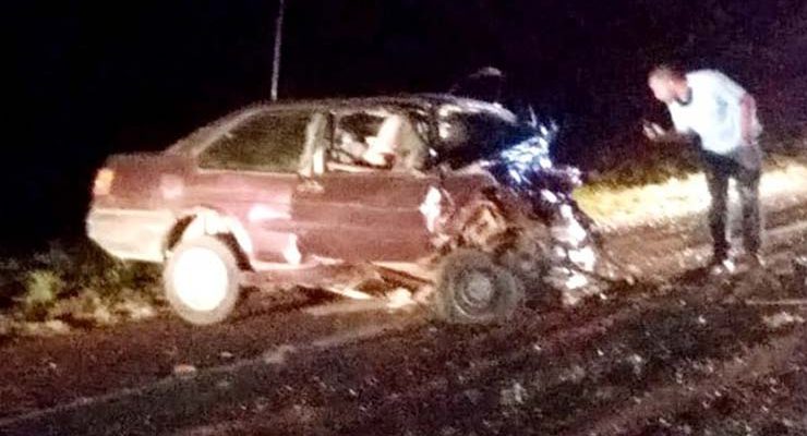 Carro em que estava o motorista de 45 anos que morreu na batida ficou destruído — Foto: Izzo Soares/Arquivo pessoal.