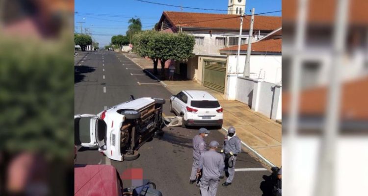 Acidente aconteceu na rua Bandeirantes, no trecho entre as ruas Evandro B. Calvoso e J. A. Carvalho, próximo da igreja São Sebastião. Foto: MANOEL MESSIAS/Agência