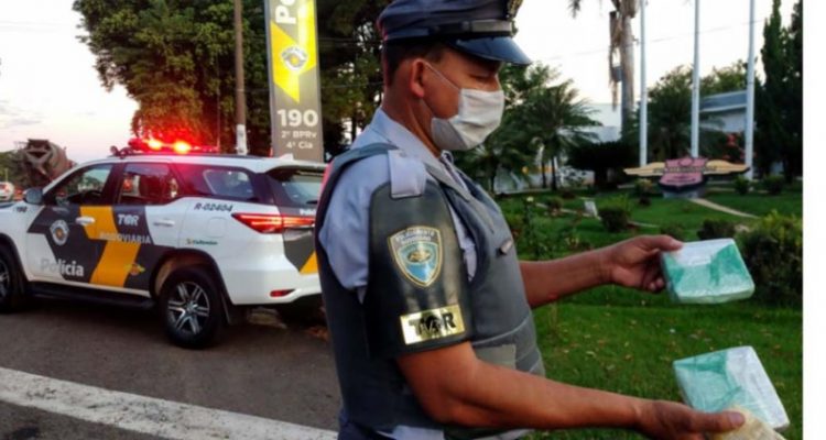 Foram apreendidos 01 quilo de cocaína e uma porção de maconha, pesando 90 gramas. Foto: DIVULGAÇÃO/TOR