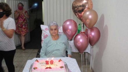 Dona Almerinda completou 92 anos na quarta-feira (24). Fotos: MANOEL MESSIAS/Mil Noticias