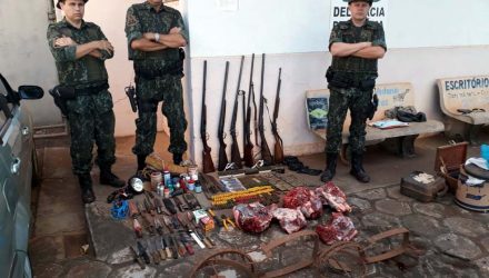 Policiais realizaram a prisão de homem em sítio de Américo de Campos — Foto: Divulgação/Polícia Ambiental de Votuporanga