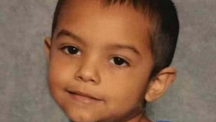 Deshaun Martinez, de 6 anos, morreu de fome enquanto estava trancado dentro de um armário em casa. Foto: Reprodução