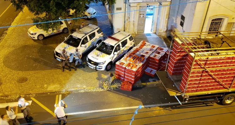 Polícia apreendeu mais de cinco toneladas de maconha em Mirassol — Foto: Divulgação/Polícia Rodoviária