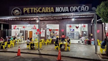 Ambiente da Petiscaria Nova Opção agradou a todos que compareceram no Dia dos Namorados. Fotos: MANOEL MESSIAS/Mil Noticias