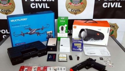 A polícia apreendeu aparelhos adquiridos com o dinheiro da fraude (Foto: Divulgação)