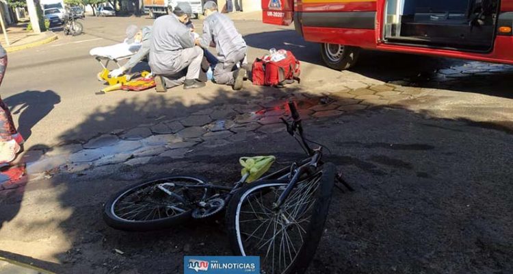 Bicicleta ficou com a roda dianteira completamente entortada depois do acidente. Foto: MANOEL MESSIAS/Agência