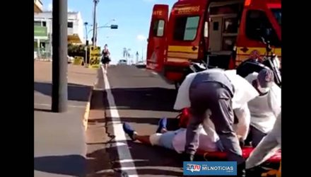 Ajudante que pilotava a moto levou a pior, sofrendo escoriações pelo corpo, braços e pernas, cortes no joelho e dedos da mão, todos lado esquerdo e foi socorrido até a UPA. Foto: REPRODUÇÃO