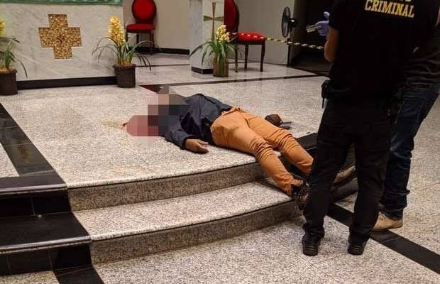 Rosemir Fernandes de Souza o homem que matou a ex-mulher a tiros, baleou duas crianças e se matou no altar da Igreja São José, em Dourados. Foto: Douradonews.com.br