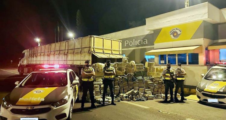 Grande quantidade de maconha foi apreendida em Presidente Prudente — Foto: Polícia Rodoviária