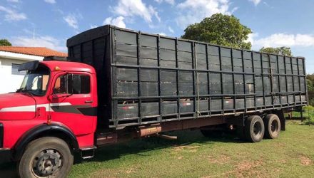 Caminhão apreendido depois do furto em Guaraçaí por ter quebrado no trevo de Mirandópolis, é o mesmo utilizado no furto praticado em Junqueirópolis. Foto: Polícia Civil