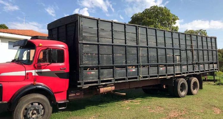Caminhão apreendido depois do furto em Guaraçaí por ter quebrado no trevo de Mirandópolis, é o mesmo utilizado no furto praticado em Junqueirópolis. Foto: Polícia Civil