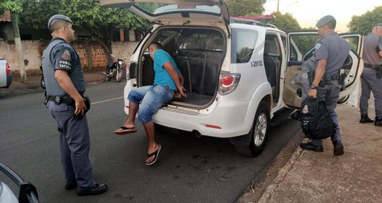 P. M. C., de 21 anos, residente na rua Paulo Marin (antiga rua Acre), na Vila Mineira, foi preso e indiciado por tráfico de entorpecentes. Foto: MANOEL MESSIAS/Agência