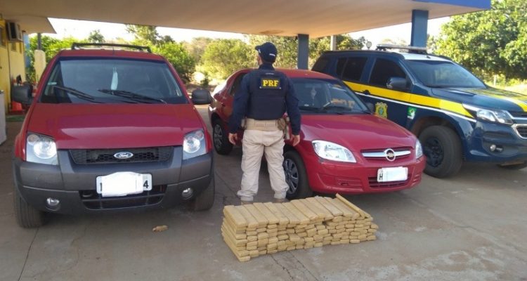 PRF apreende 89.3 Kg de maconha e prende dois homens em Água Clara (MS). Foto: PRF.