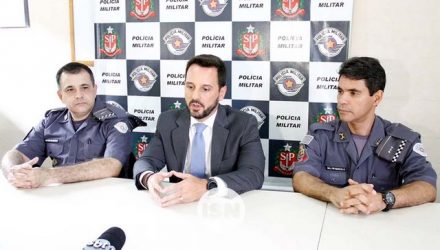 Comandantes militares à época dos fatos e o promotor de Justiça. Foto: Ilhasolteiranews.com