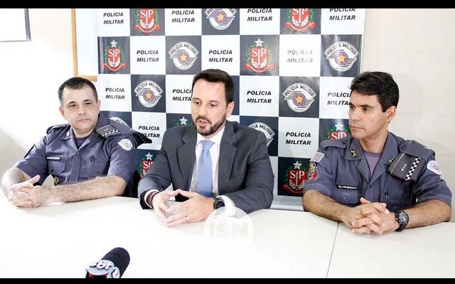 Comandantes militares à época dos fatos e o promotor de Justiça. Foto: Ilhasolteiranews.com