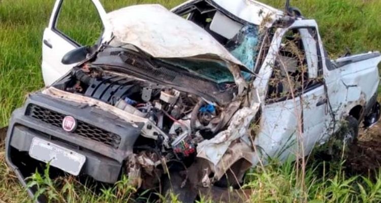 Veículo Fiat Strada ficou bastante destruído após o acidente. Foto: DIVULGAÇÃO