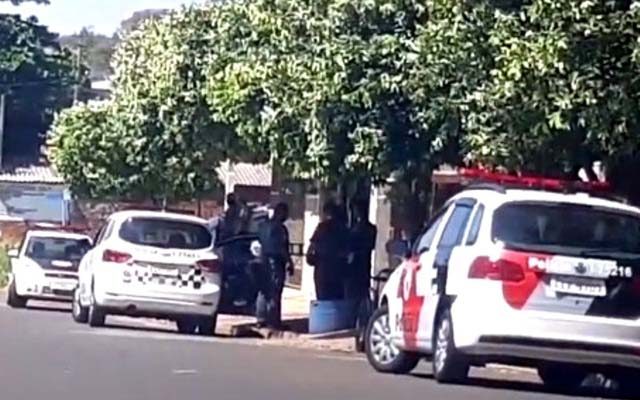 Homem foi baleado e morreu na quinta-feira (27), em Paulicéia — Foto: Ermenson Rodrigues/Blog Panorama Notícia