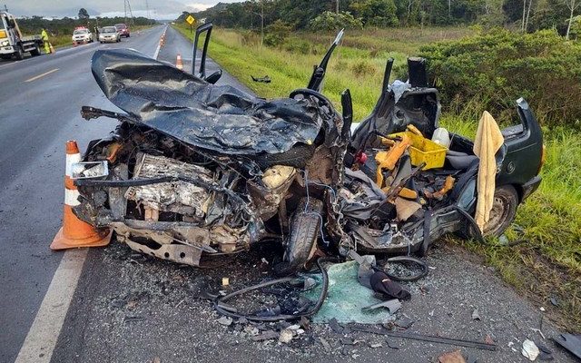 - Cinco pessoas que estavam no carro morreram após acidente na rodovia Padre Manoel da Nóbrega, SP — Foto: Divulgação/Polícia Rodoviária