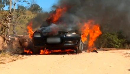 Carro usado no roubo foi incendiado em Jundiaí (SP) — Foto: Divulgação/Polícia Militar