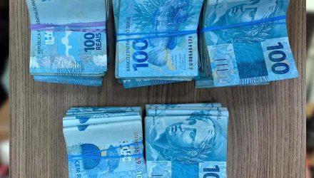 Foram recuperados R$ 44.900 após a abordagem policial — Foto: Polícia Militar