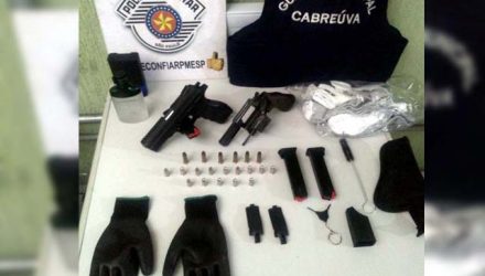 Dois homens foram presos após simularem assalto contra empresa de segurança em Cabreúva (SP). — Foto: Polícia Militar