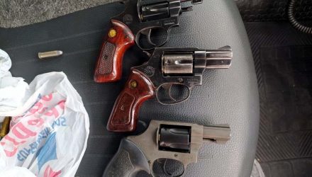 Armas foram apreendidas pela polícia em Estrela do Norte — Foto: Polícia Militar Rodoviária