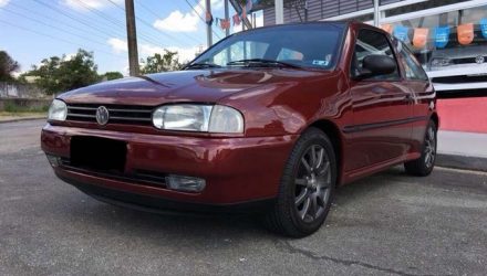 Modelo Gol, cor vermelha, ano 1997, levado pelo ladrão, pertencente à funcionária pública da Central de Ambulância é semelhante ao da foto. Foto: Whats App/Divulgação