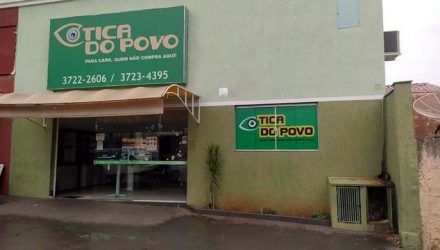 Ótica do Povo está localizada na rua Guararapes, bem ao lado do AME – Ambulatório Médico de Especialidades. Foto: MANOEL MESSIAS/Agência
