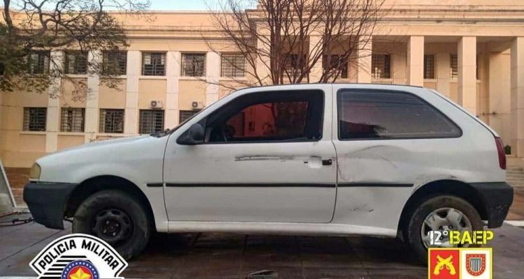 Carro foi apreendido para realização de perícia (Foto: Divulgação)