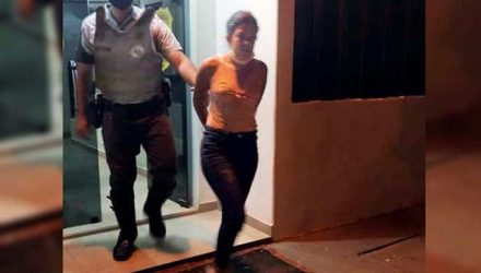 Brasiliense de 18 anos foi indiciada por tráfico de entorpecentes e permaneceu à disposição da Justiça. Foto: MANOEL MESSIAS/Agência
