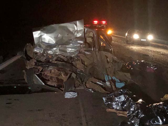 No veículo tinha cinco adultos e três crianças, sendo um bebê. Todos morreram. Eles eram moradores em Nova Alvorada do Sul e retornavam de um passeio. Foto: Alvorada Informa