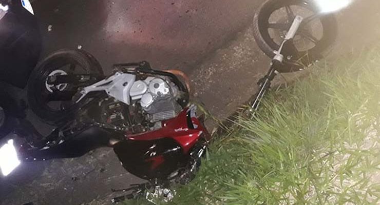 Jovem morre ao bater moto de alta cilindrada na traseira de caminhão em Paraguaçu Paulista — Foto: Assiscity/Divulgação.