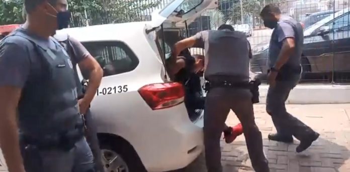 Vítima foi assassinada com mais de 10 marteladas na cabeça na noite desta quinta-feira (8). Foto: Fábio Ishizawa - Regional Press