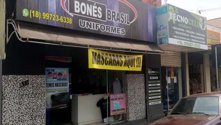 Bonés Brasil esta localizada na rua Paes Leme, próximo do cruzamento com a rua Jesus Trujillo, centro. Foto: MANOEL MESSIAS/Agência