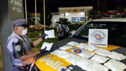 Bolivianas foram presas com 8,5 Kg de cocaína presas aos corpos. Foto: PMRv