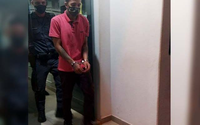 Acusado foi indiciado por tráfico de entorpecente e permaneceu à disposição da Justiça. Foto: MANOEL MESSIAS/Agência