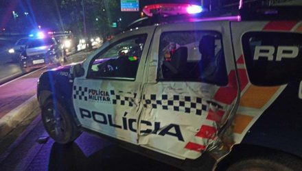 Ladrão é preso com caminhonete roubada após bater em carro e ser atingido por viatura da PM em Cuiabá — Foto: Polícia Militar de Mato Grosso.